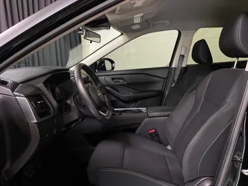 2024 Nissan Rogue - image 3