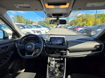 2024 Nissan Rogue - image 9
