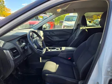 2024 Nissan Rogue - image 8