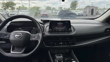 2025 Nissan Rogue - image 9