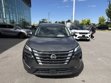 2024 Nissan Rogue - image 2