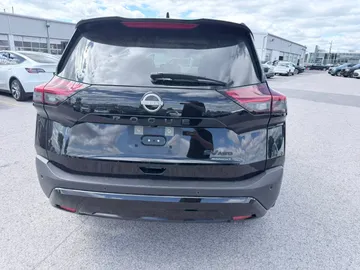 2023 Nissan Rogue - image 4