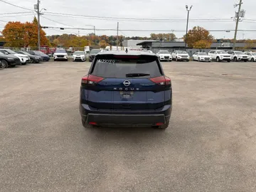 2025 Nissan Rogue - image 7