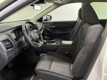 2024 Nissan Rogue - image 3