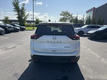 2024 Nissan Rogue - image 6
