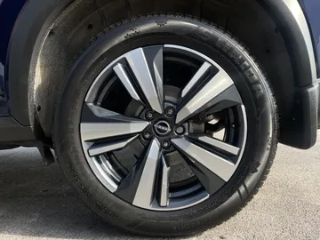2024 Nissan Rogue - image 7