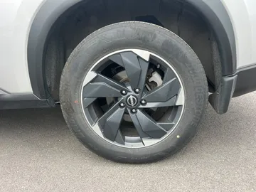 2025 Nissan Rogue - image 8