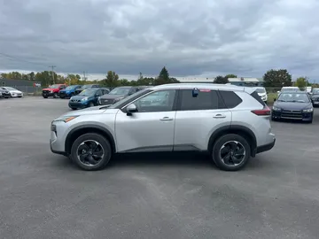 2025 Nissan Rogue - image 4