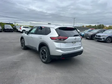2025 Nissan Rogue - image 7