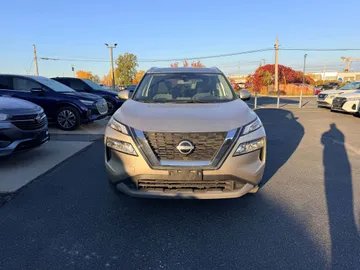 2023 Nissan Rogue - image 2