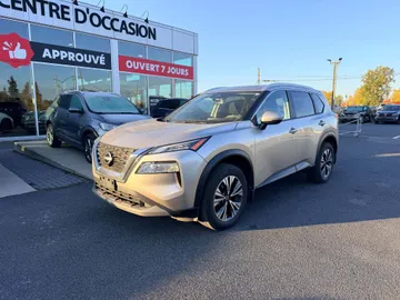 2023 Nissan Rogue - image 3