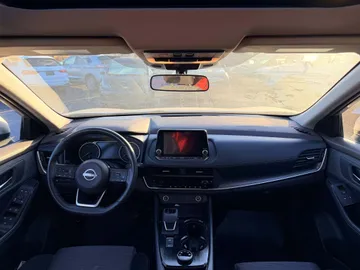 2023 Nissan Rogue - image 9