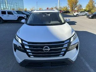 2024 Nissan Rogue - image 2