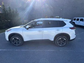 2024 Nissan Rogue - image 4