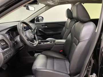 2024 Nissan Rogue - image 3