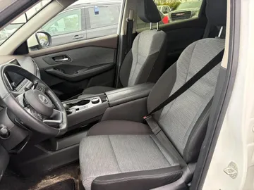 2023 Nissan Rogue - image 8