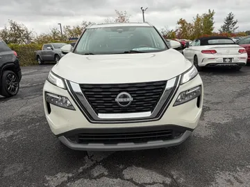 2023 Nissan Rogue - image 2