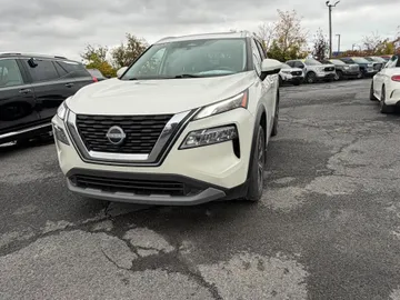 2023 Nissan Rogue - image 3