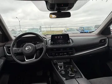 2023 Nissan Rogue - image 9