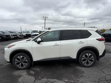 2023 Nissan Rogue - image 4