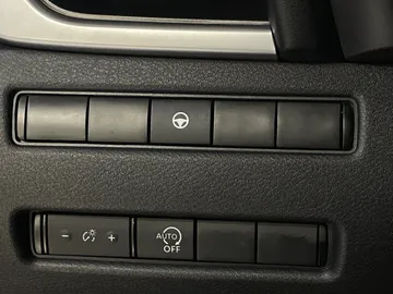 2023 Nissan Rogue - image 28