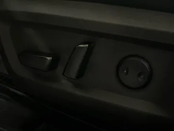 2023 Nissan Rogue - image 19