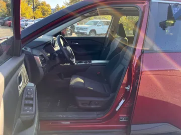 2025 Nissan Rogue - image 8