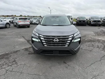 2025 Nissan Rogue - image 2