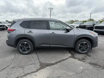 2025 Nissan Rogue - image 4