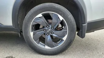 2025 Nissan Rogue - image 7