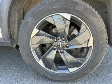 2025 Nissan Rogue - image 7