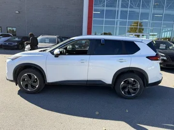 2025 Nissan Rogue - image 4