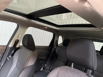 2022 Nissan Rogue - image 6