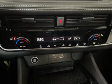 2022 Nissan Rogue - image 23