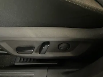2022 Nissan Rogue - image 20
