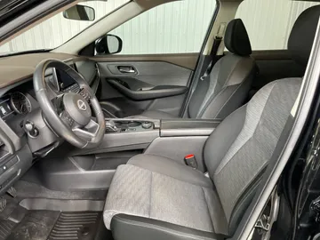 2022 Nissan Rogue - image 3