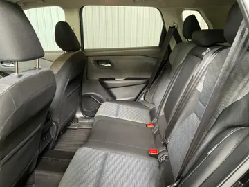 2022 Nissan Rogue - image 15