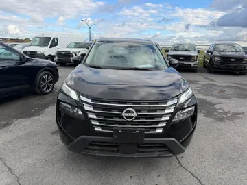 2025 Nissan Rogue - image 2