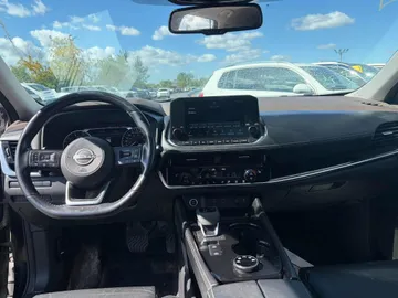 2022 Nissan Rogue - image 9