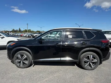2022 Nissan Rogue - image 4