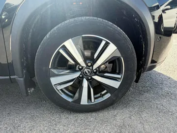 2022 Nissan Rogue - image 7