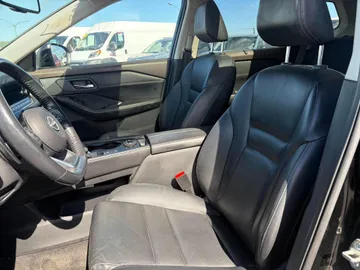 2022 Nissan Rogue - image 8