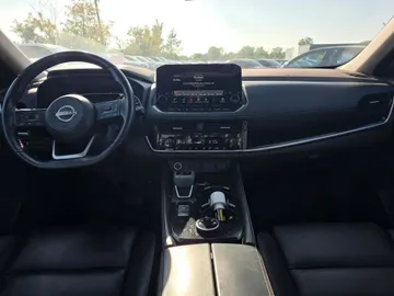 2023 Nissan Rogue - image 9