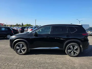 2023 Nissan Rogue - image 4