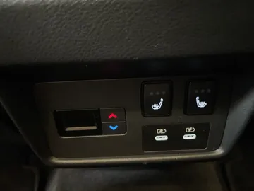 2024 Nissan Rogue - image 30