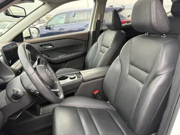 2023 Nissan Rogue - image 8