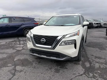 2023 Nissan Rogue - image 3