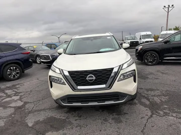 2023 Nissan Rogue - image 2
