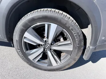 2023 Nissan Rogue - image 7