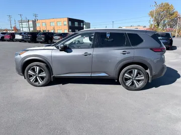 2023 Nissan Rogue - image 3